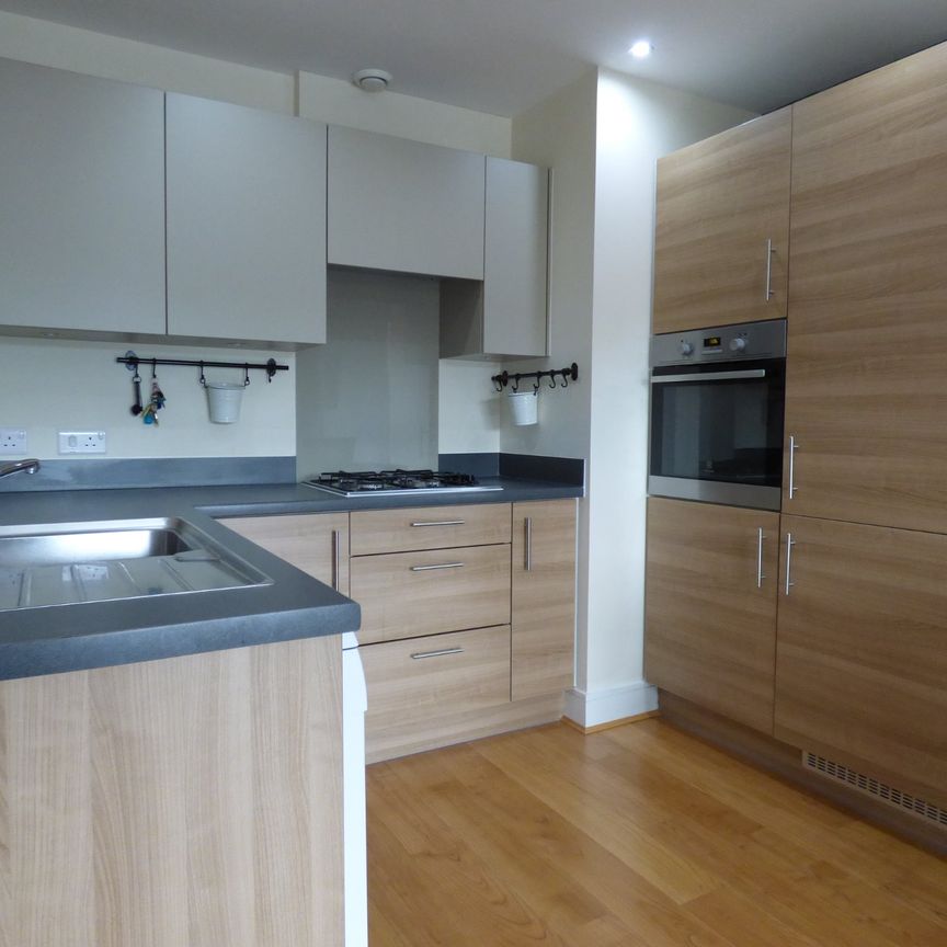 Queensmead, Farnborough, Hampshire, GU14 - Photo 1