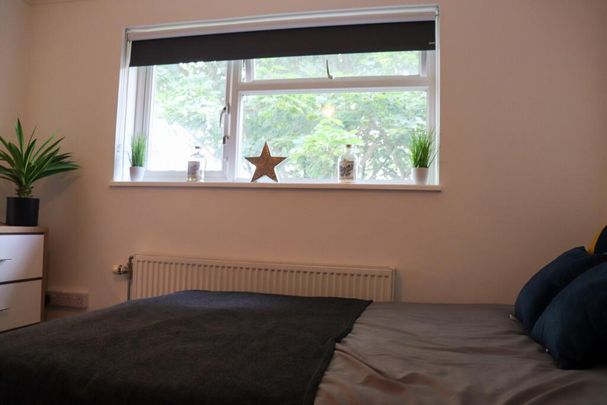3 bedroom flat to rent - Photo 1
