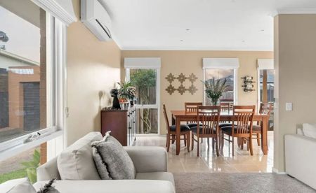 STUNNING HOME IN IDEAL LOCATION - Photo 4