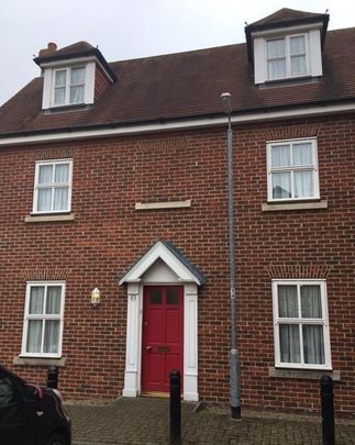 1 bed house / flat share to rent in Mascot Square, Hythe - Photo 1