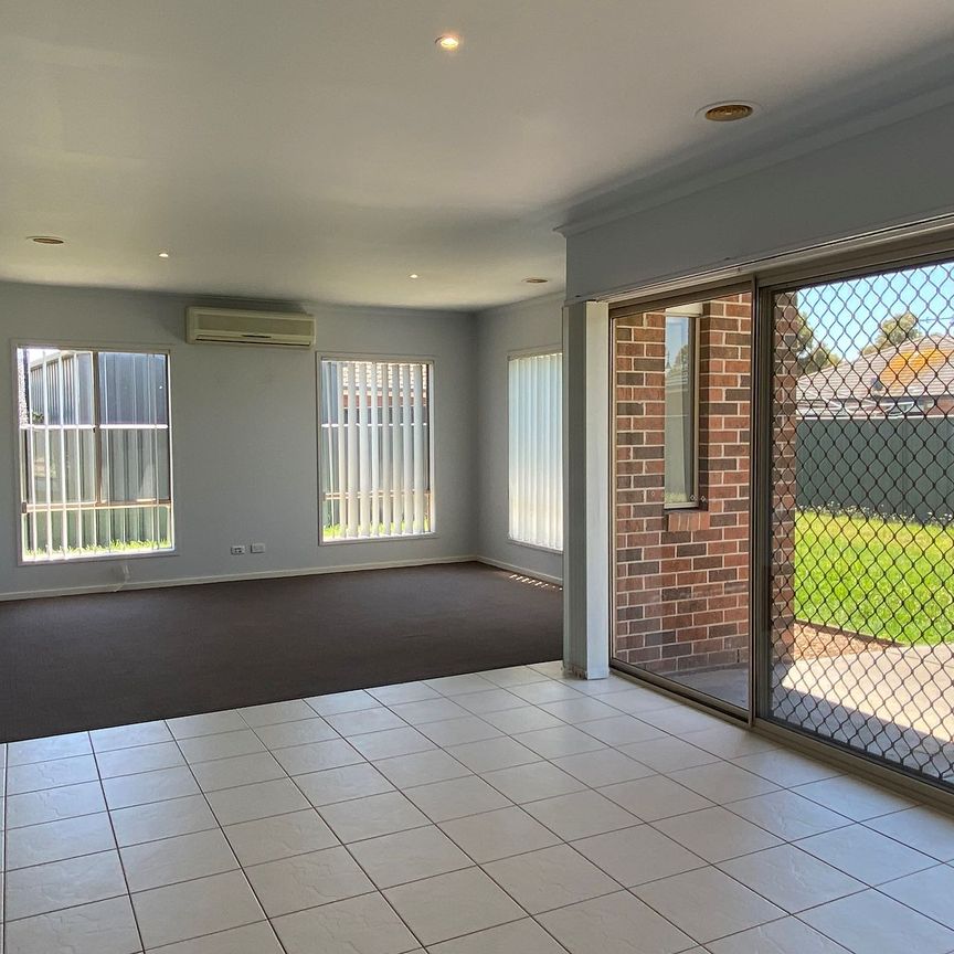 6 Condamine Avenue, Manor Lakes. - Photo 1