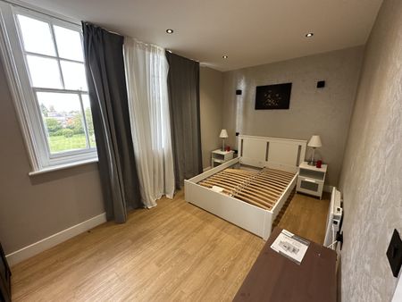 One-Bedroom Apartment - Photo 5