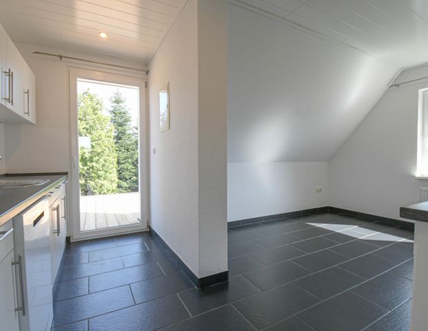 6570 - Großzügige und helle OG-Wohnung mit Dachterrasse, EBK und Garage! - Photo 1