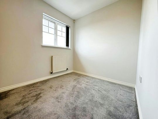 Flat to rent on - Photo 1