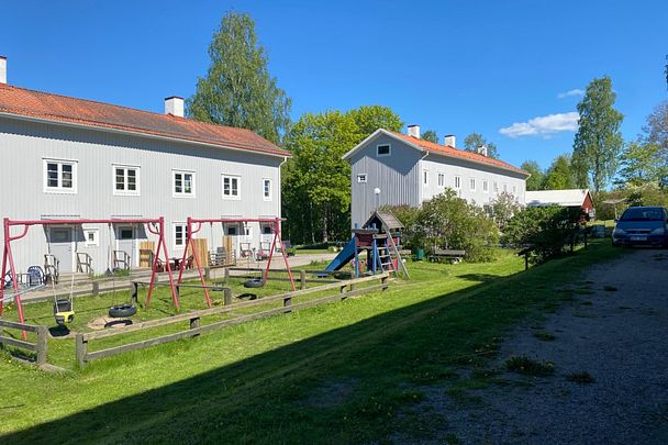 Marmaberget: Rymlig tvåa i markplan med uteplats - Foto 1