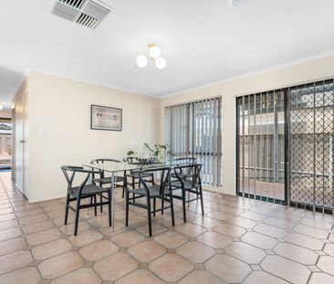 Lovely 3 bedroom home close to schools and shops - Photo 2