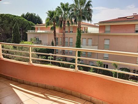 Location Appartement 2 pièces 49m² CANNES 06400 - Photo 5