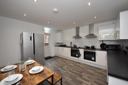 1 bedroom in a house share to rent - Photo 5