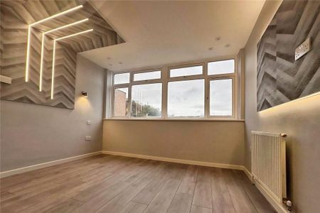 4 bedroom end of terrace house to rent - Photo 3