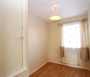 3 bedroom Terraced House to let - Photo 5