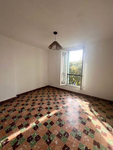 CHATEAURENARD - Appartement avec 2 chambres, bureau et terrasse., - Photo 3