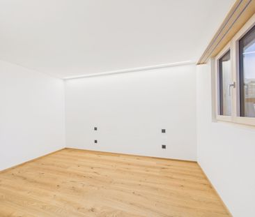 Newly renovated 2.5-room apartment with storage room and cellar, Degen - Photo 6