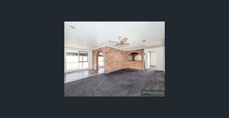 Charming 3-bedroom home with two living areas - Photo 4