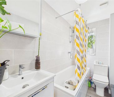 2 bedroom semi-detached house to rent - Photo 5