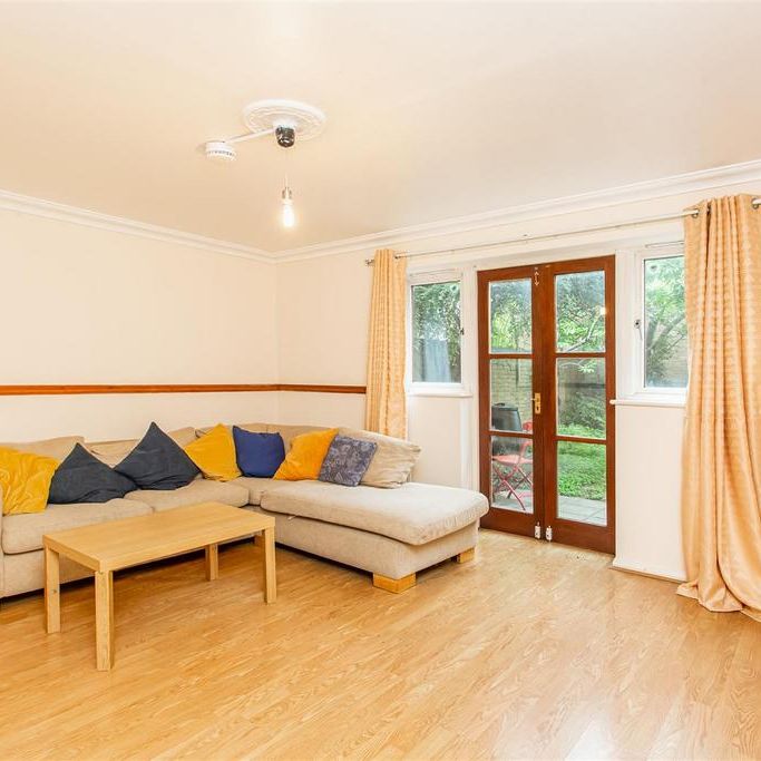 4 bedroom semi-detached house to rent - Photo 1