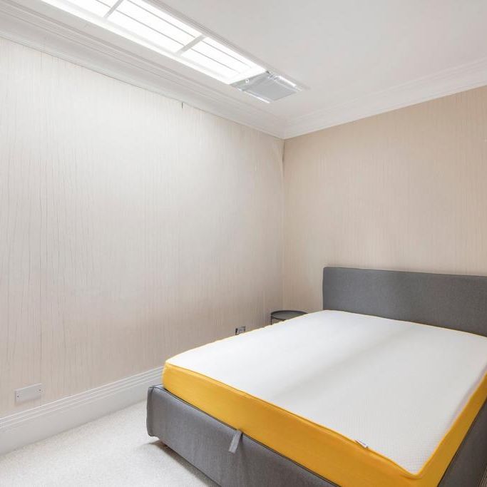 3 bedroom mews to rent - Photo 1