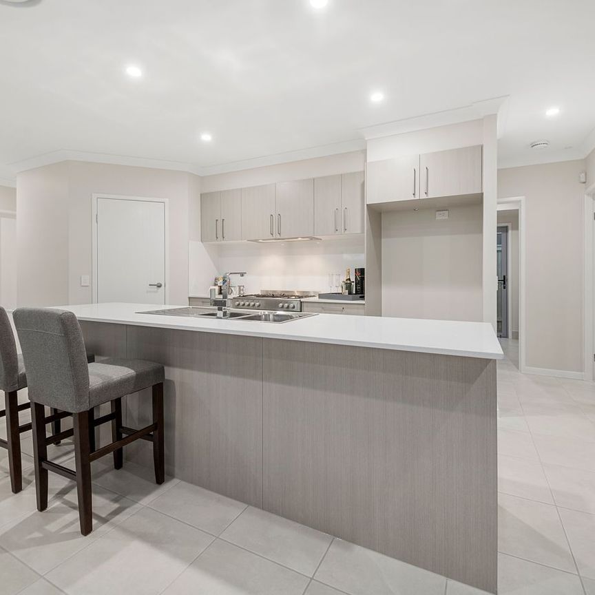 Luxury 4 Bedroom Home - Photo 1