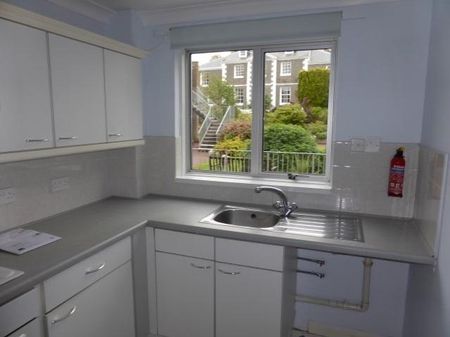 2 bedroom flat to rent - Photo 2