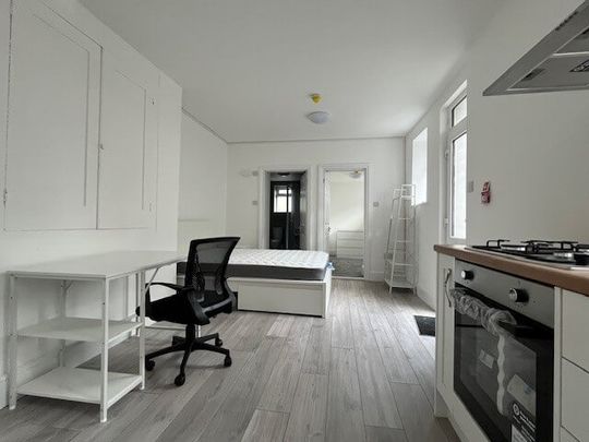 1 Bedroom | 7 Woodland Terrace, PL4 8NL - One Bed Studio - Photo 1