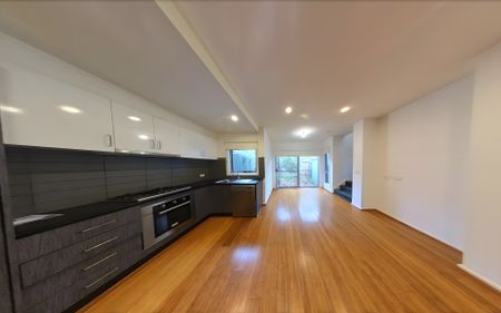 MODERN STYLISH 2 BEDROOM TOWNHOUSE - Photo 3