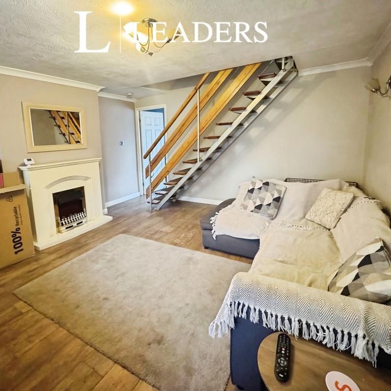 3 bedroom semi-detached house to rent - Photo 1