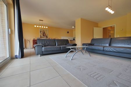 Appartement te huur in Schaarbeek - Photo 2