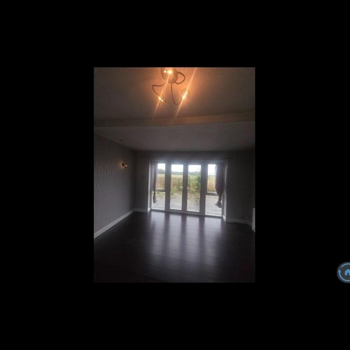 4 bedroom bungalow to rent - Photo 2