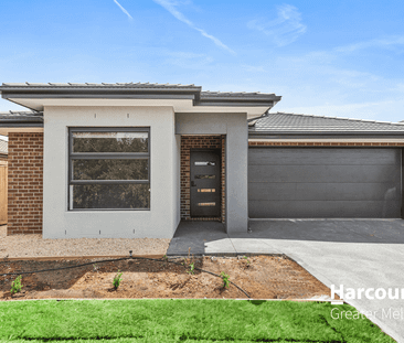 Stunning Brand New Family Home in Brookfield - Photo 2