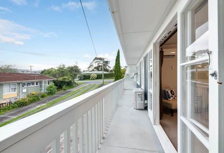 Te Atatu South - 3 Bedroom House - Photo 4