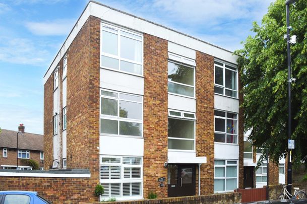 Flat to rent - Clarendon Rise, London, SE13 - Photo 1