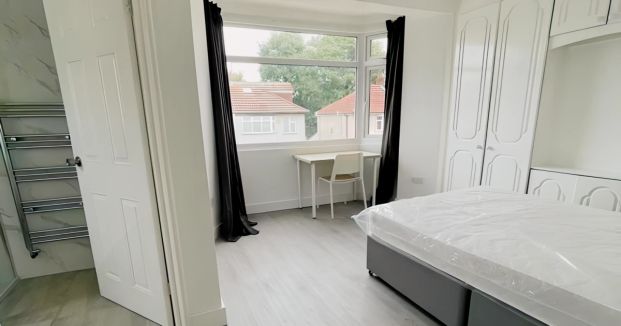 Ensuite Room 1 - Photo 1