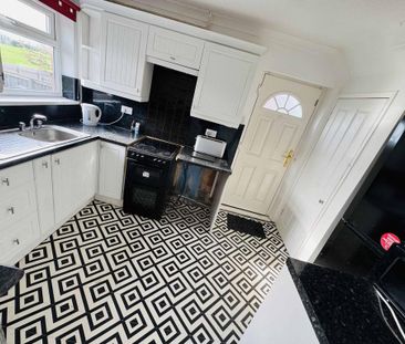 2 bedroom semi-detached house to rent - Photo 2