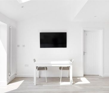 8 bedroom semi-detached house to rent - Photo 3