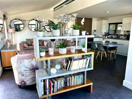 Maidenhead Road, Windsor, SL4 - Photo 2