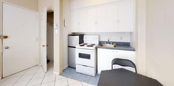 STUDIO SPACIEUX AVEC VUE SUR UN LUXURIANT JARDIN PRIVÉ !! - Photo 2