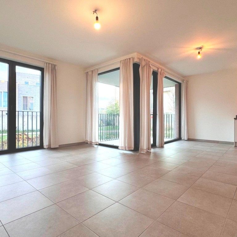 Energiezuinig appartement met één slaapkamer, ruim terras en autostaanplaats. - Photo 1