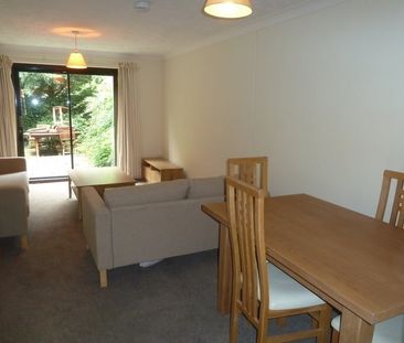 4 Bed Terraced House, Berkeley Close, SO15 - Photo 5