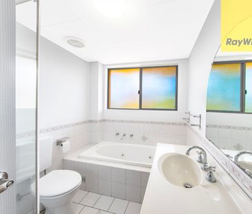Convenient Pendle Hill Location, Minutes to Shops & Station!! - Photo 1