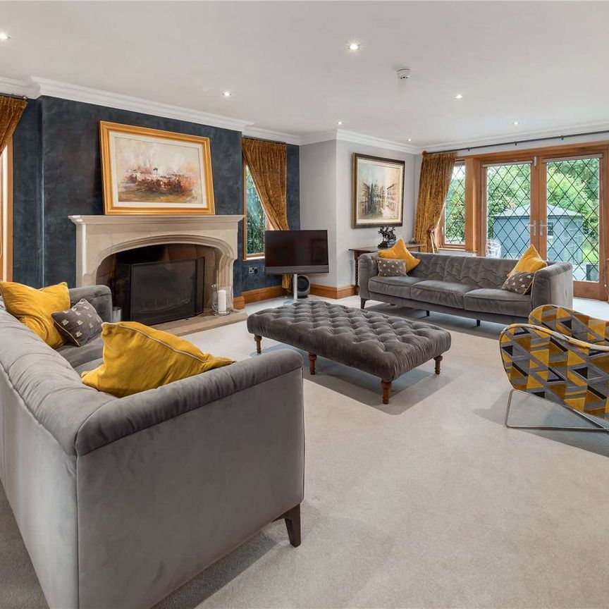 Bespoke built 5 bedroom 6,446 Sq Ft residence in grounds of over an acre on the fringe of the village and countryside - Photo 1