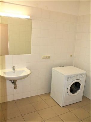 HOLBEINGASSE, 68 m2 Altbau, Wohnküche, 2 Zimmer, WG-geeignet, Komplettküche, Wannenbad, Parketten, 4. Liftstock - Photo 1