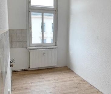 ** Renovierte 2-Zimmer-Wohnung mit Tageslichtbad und Dusche in gute... - Foto 2