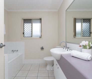 Beautiful low-set villa in Wakerley - Photo 1