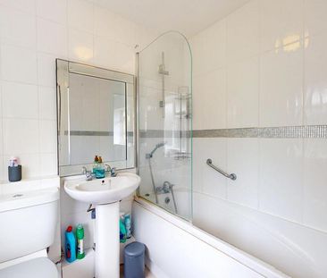 3 bedroom ground floor flat to rent - Photo 3