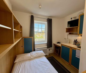 Flat 421 Fulham Palace Road, Fulham W6 9HH - Photo 2