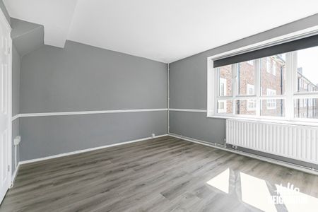 Ravensbury Court - Photo 2