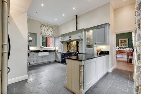 6 bedroom detached house to rent - Photo 5