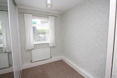 26 Rosebrook Grove, Carrickfergus, BT38 8NS - Photo 2