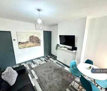1 bedroom in a house share to rent - Photo 2
