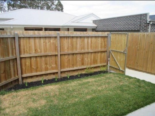 2/54 Dundas Street, Thornbury VIC 3071 - Photo 1