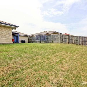Spacious Family Home - Available from 20th October! - Photo 2